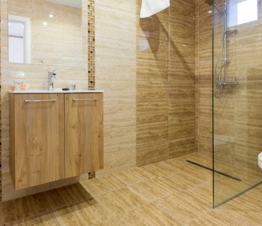 Płyty prysznicowe, czyli prosty sposób na modernizację łazienki